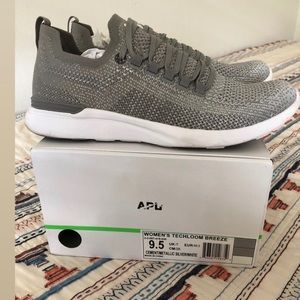 APL women’s shoes- Silver/white